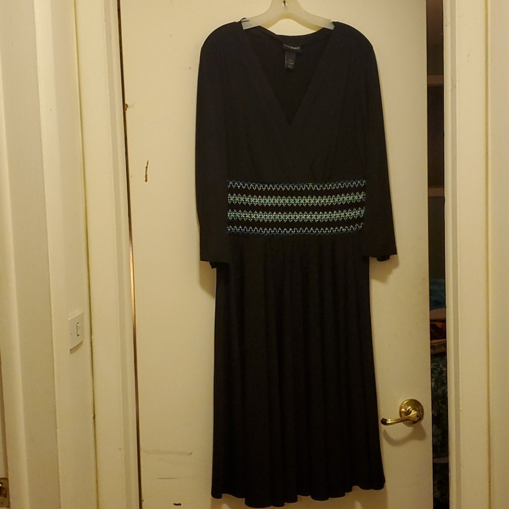 Black v neck dress with pattern